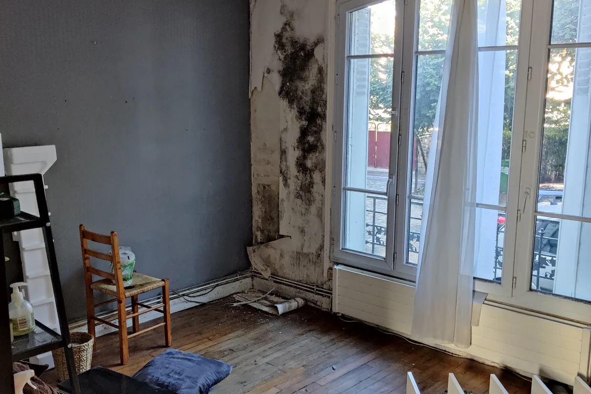 Une chambre avant travaux, parquet et menuiseries d'origine