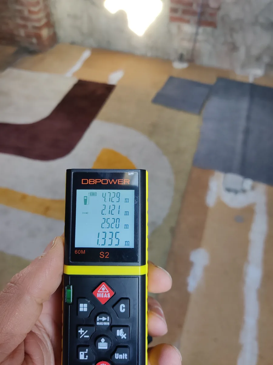 Prise de mesures au télémètre laser avant travaux